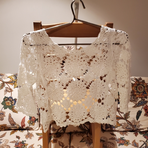 Cropped Crotchet Top - Picture 2 of 4